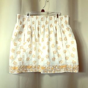 CLUB MONACO pattern mini skirt. Size 6